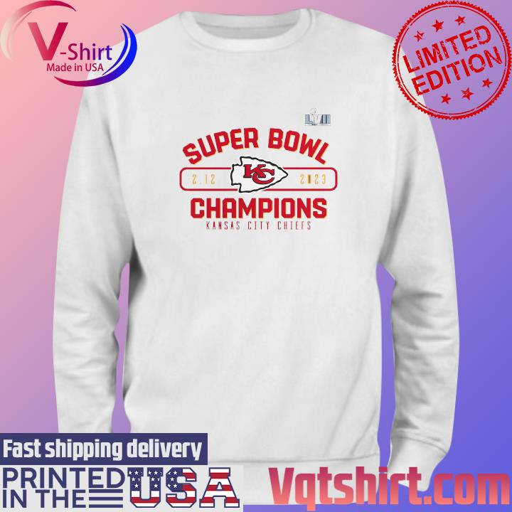 Mens Kansas City Chiefs Strong Finish Super Bowl LVII Champions Graphic T- Shirt