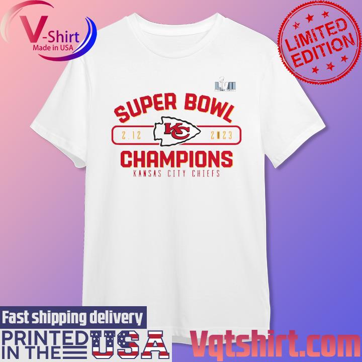 Mens Kansas City Chiefs Strong Finish Super Bowl LVII Champions Graphic T- Shirt