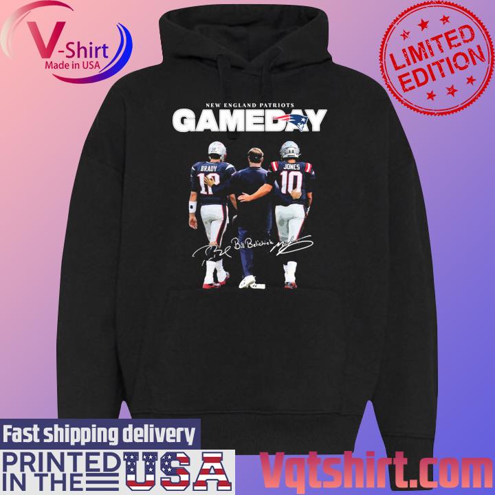 Here is Tom Brady in a Bill Belichick hoodie (Photo)